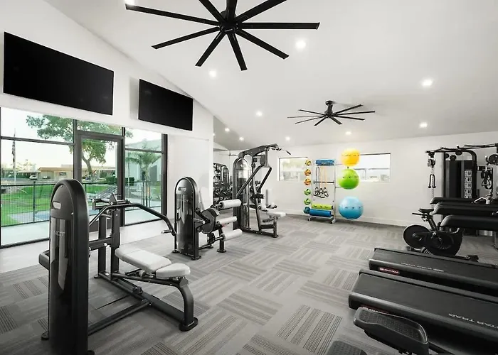 Modern 2bd - Parking, Gym, Pool - Sleeps 8 - 5 Min Casino *