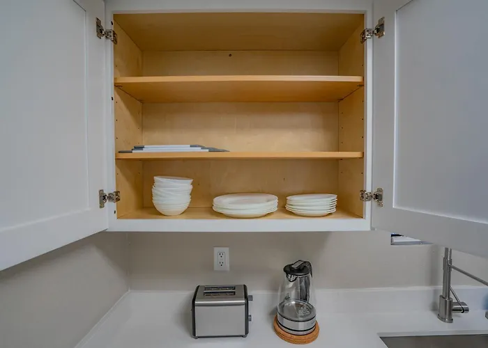 Apartment Modern 2bd - Parking, Gym, Pool - Sleeps 8 - 5 Min Casino