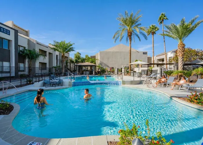 Apartment Modern 2bd - Parking, Gym, Pool - Sleeps 8 - 5 Min Casino *