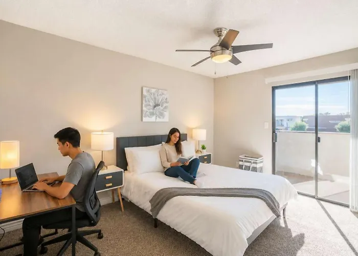 Apartment Modern 2bd - Parking, Gym, Pool - Sleeps 8 - 5 Min Casino Scottsdale