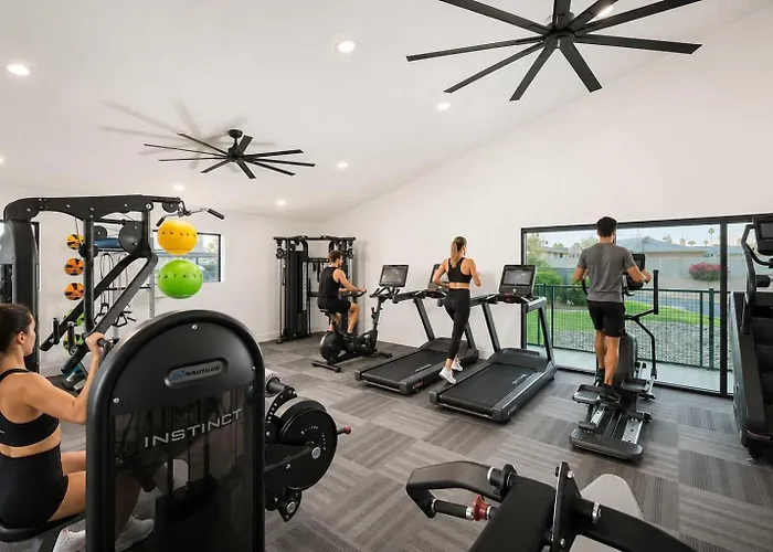 Apartment Modern 2bd - Parking, Gym, Pool - Sleeps 8 - 5 Min Casino *