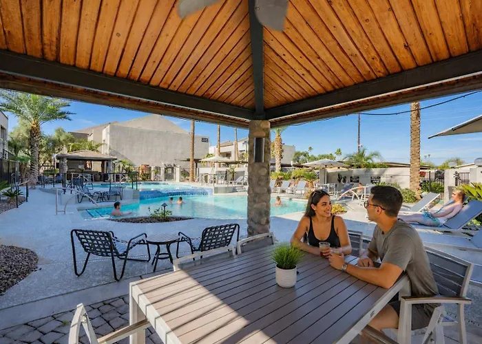 Modern 2bd - Parking, Gym, Pool - Sleeps 8 - 5 Min Casino Apartment Scottsdale