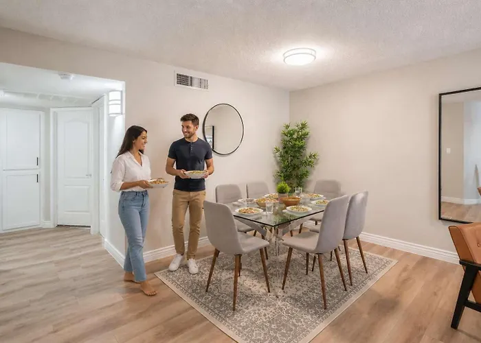 Modern 2bd - Parking, Gym, Pool - Sleeps 8 - 5 Min Casino Scottsdale