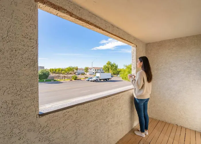 Modern 2bd - Parking, Gym, Pool - Sleeps 8 - 5 Min Casino Scottsdale