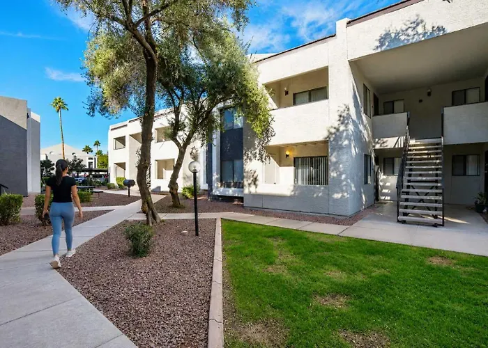 Apartment Modern 2bd - Parking, Gym, Pool - Sleeps 8 - 5 Min Casino *